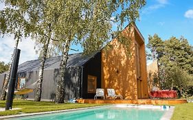Kalbornia Lake & Pool House By Jwpm